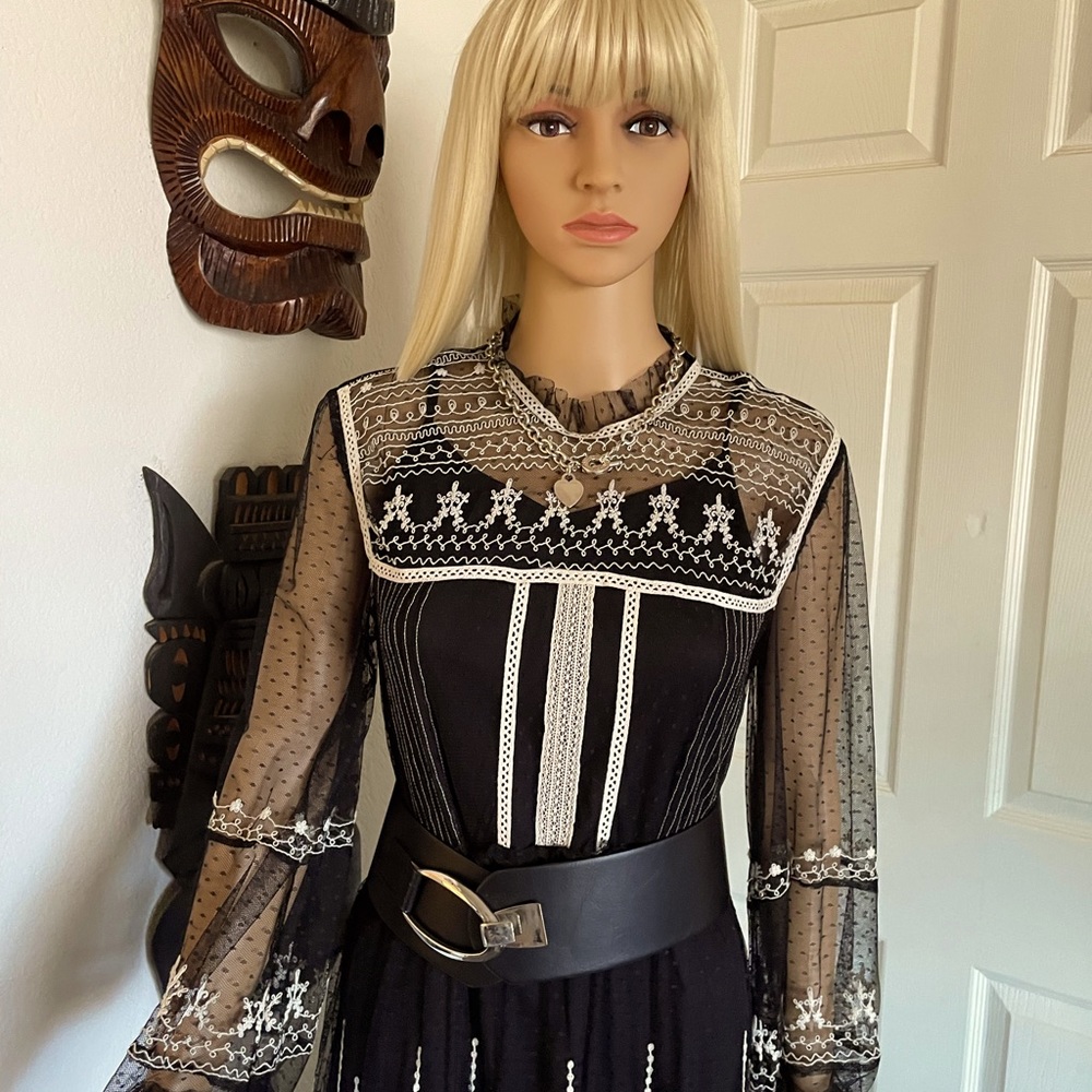 A Beautiful Zara Dressy Lace Dress that you can wear to any event. Size X small.